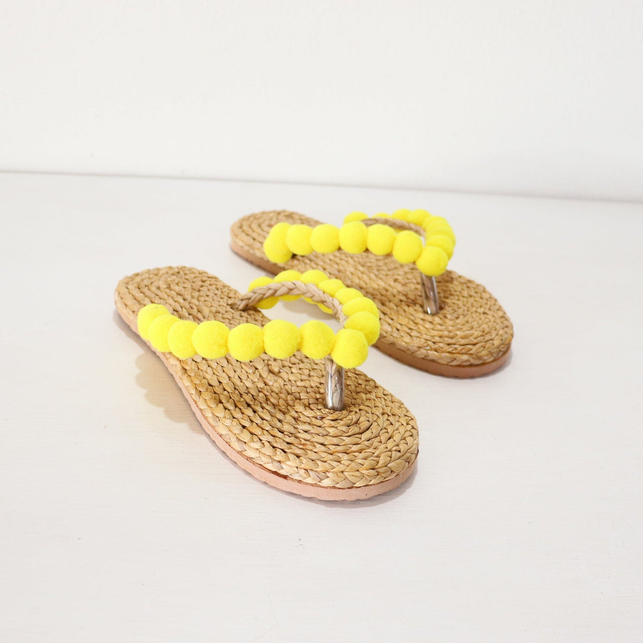 PI CHA MON - Straw shoe
