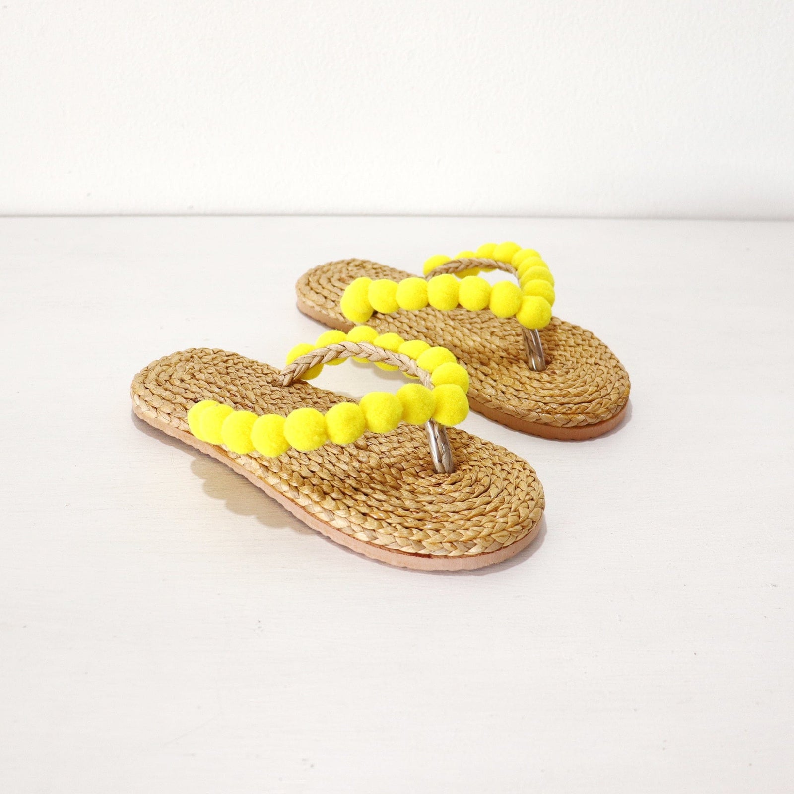 PI CHA MON - Straw shoe