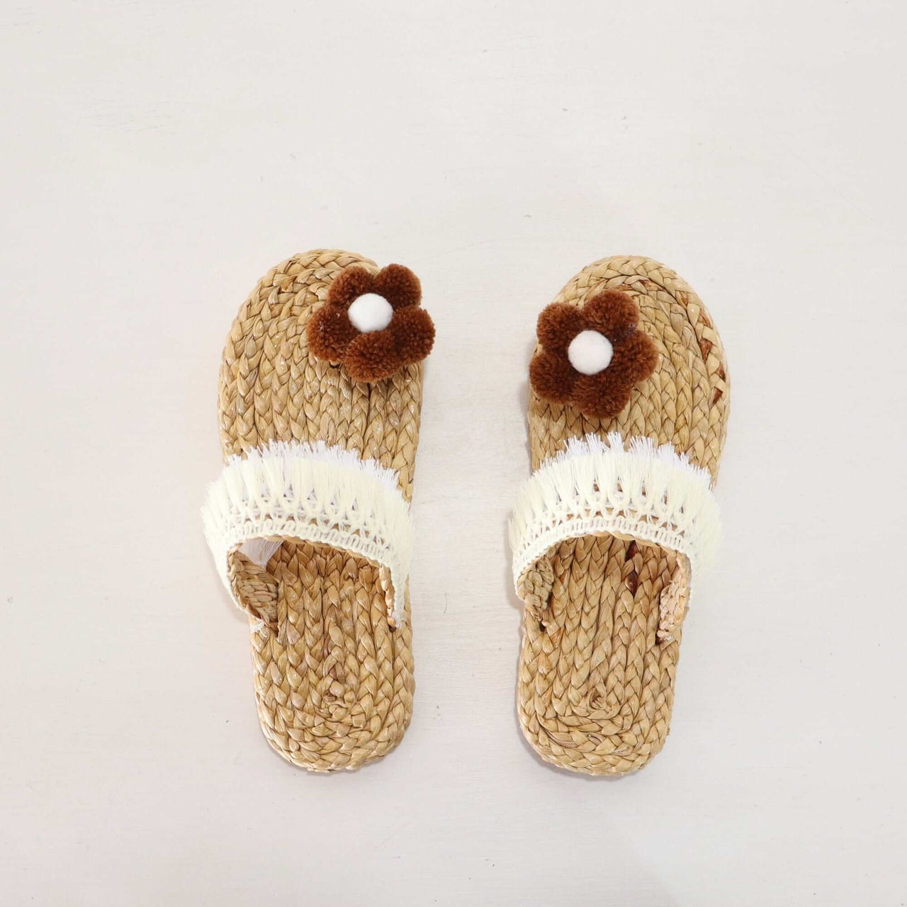 A TI YA - Straw shoe