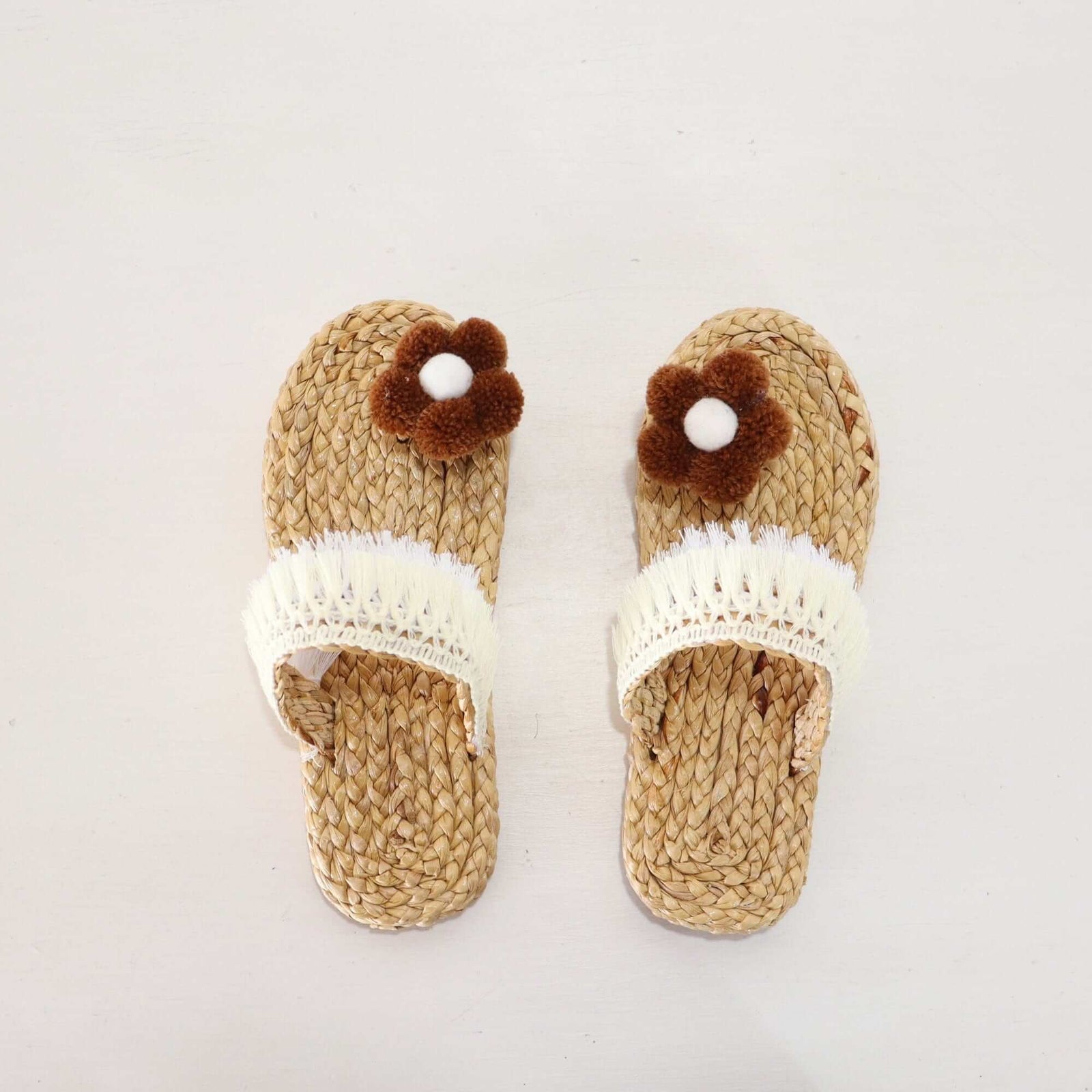 A TI YA - Straw shoe