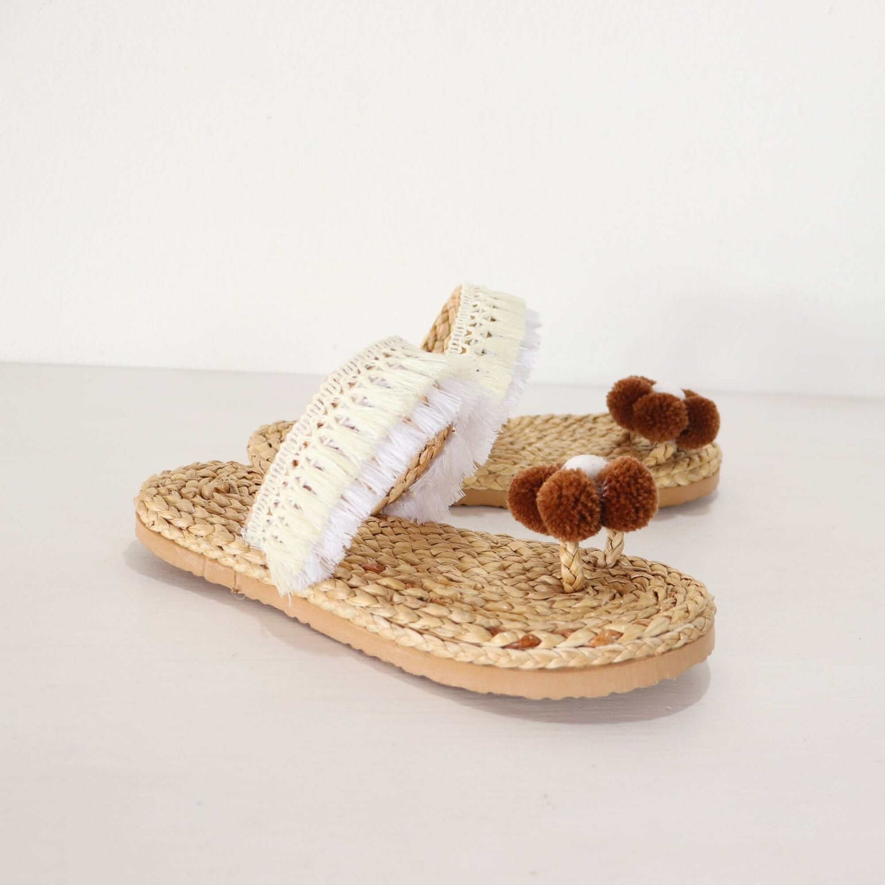 A TI YA - Straw shoe