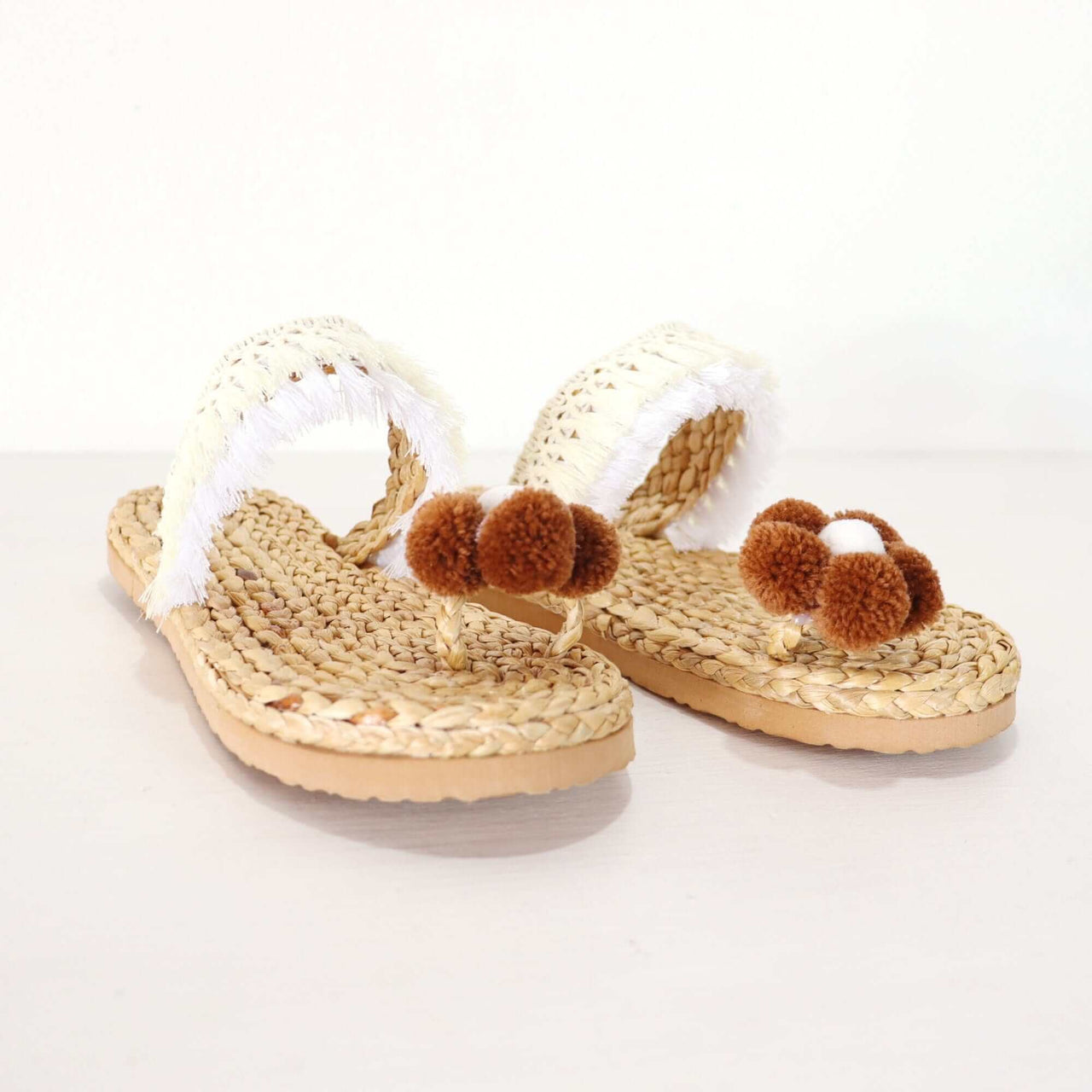 A TI YA - Straw shoe