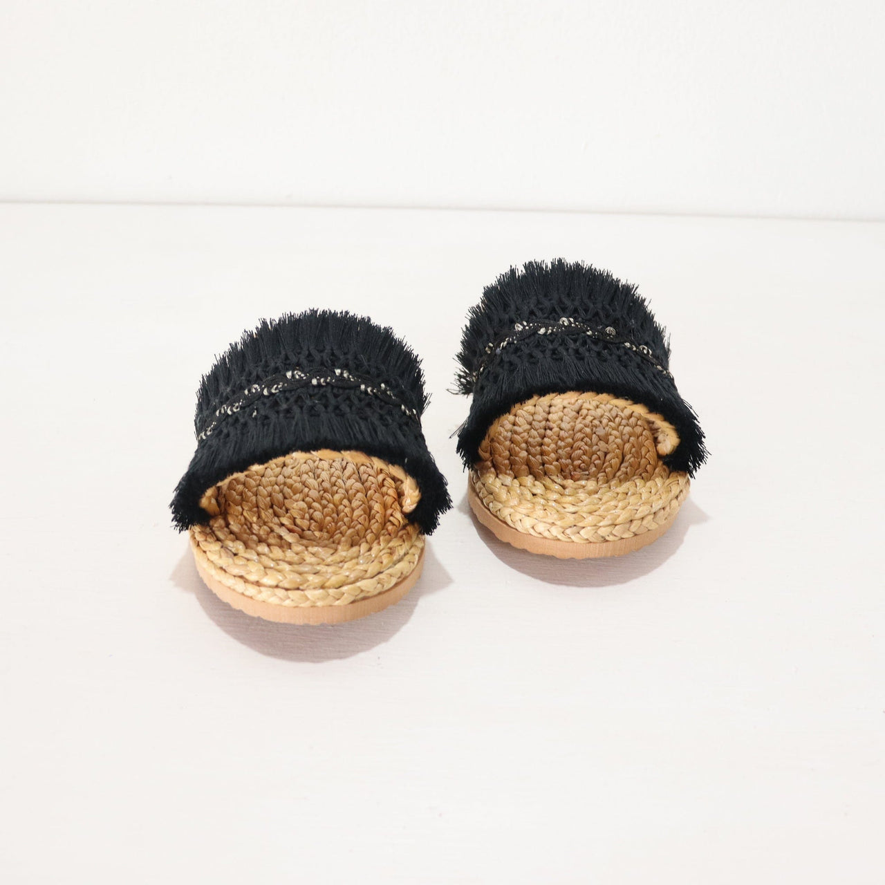 THI NI DA - Straw Shoe