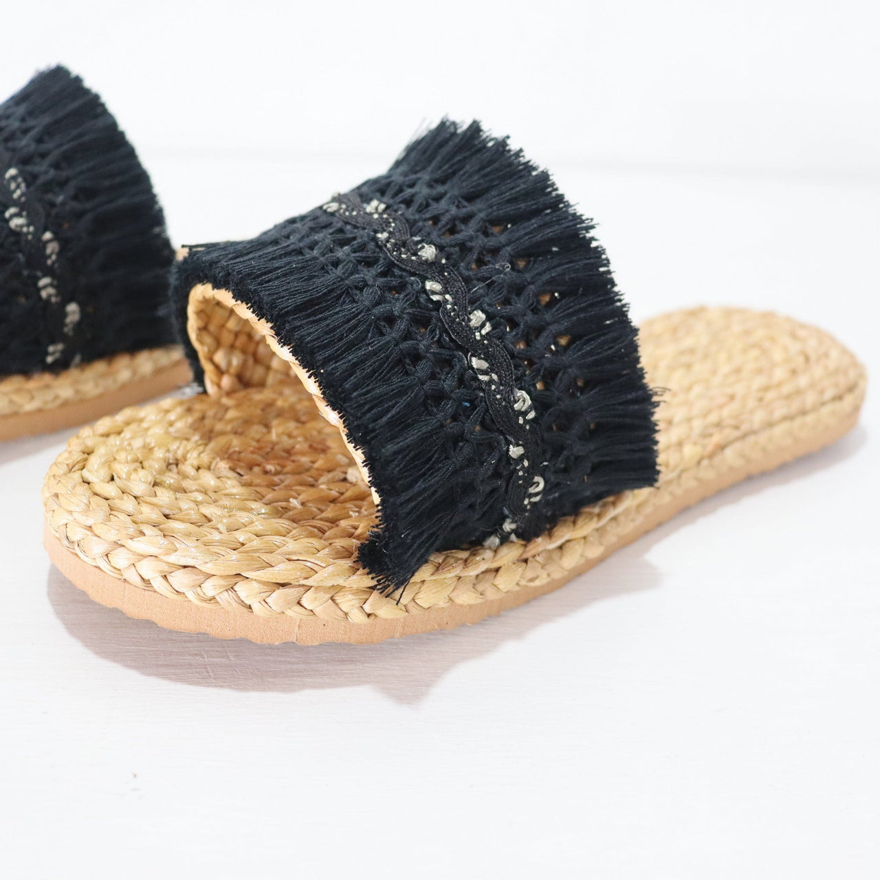 THI NI DA - Straw Shoe