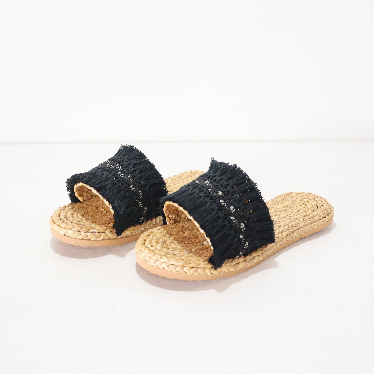 THI NI DA - Straw Shoe