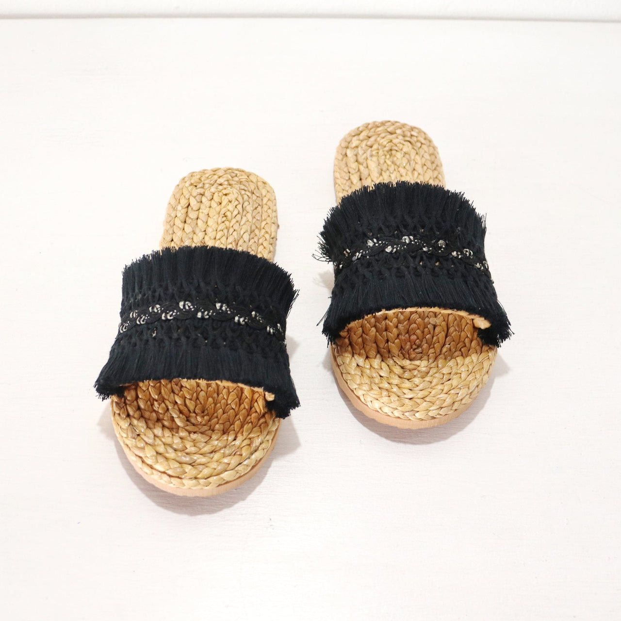 THI NI DA - Straw Shoe