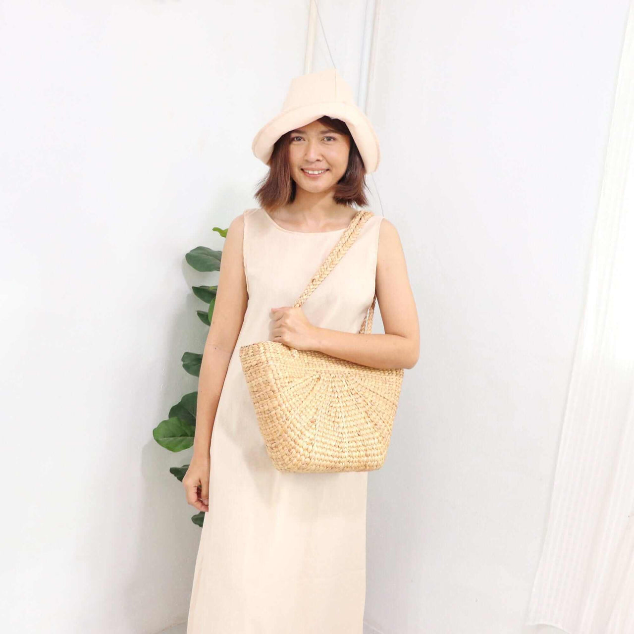 A RA Straw Basket Shoulder Bag - Effortless Summer Style with Sustainable Fashion