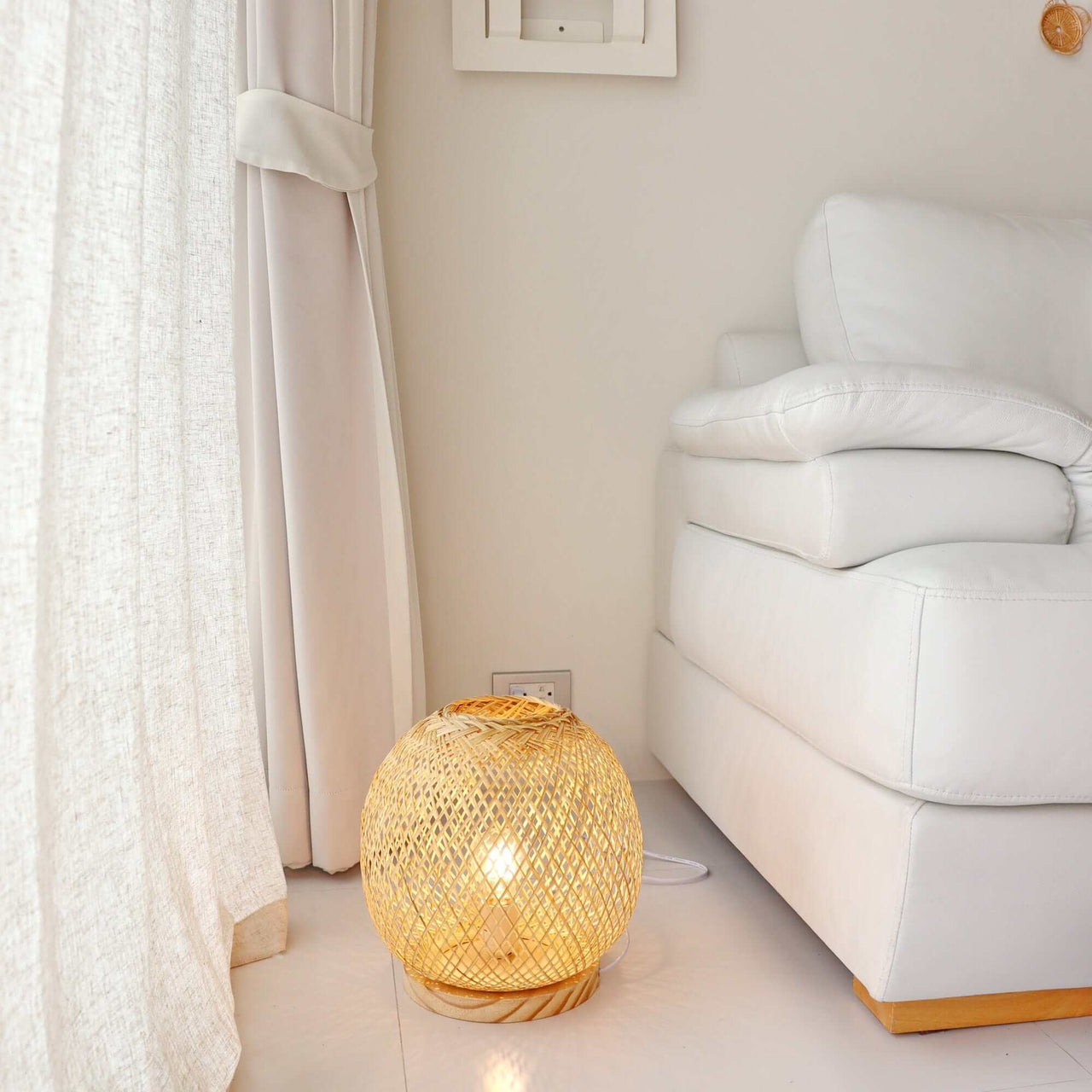 CHI NA Bamboo Weaving Table Lamp - Organic Elegance Illuminated