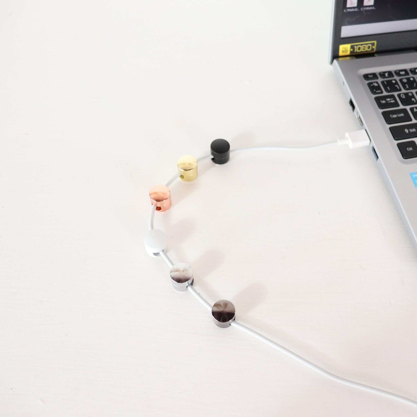 Gina - Cord tie for plug-in light