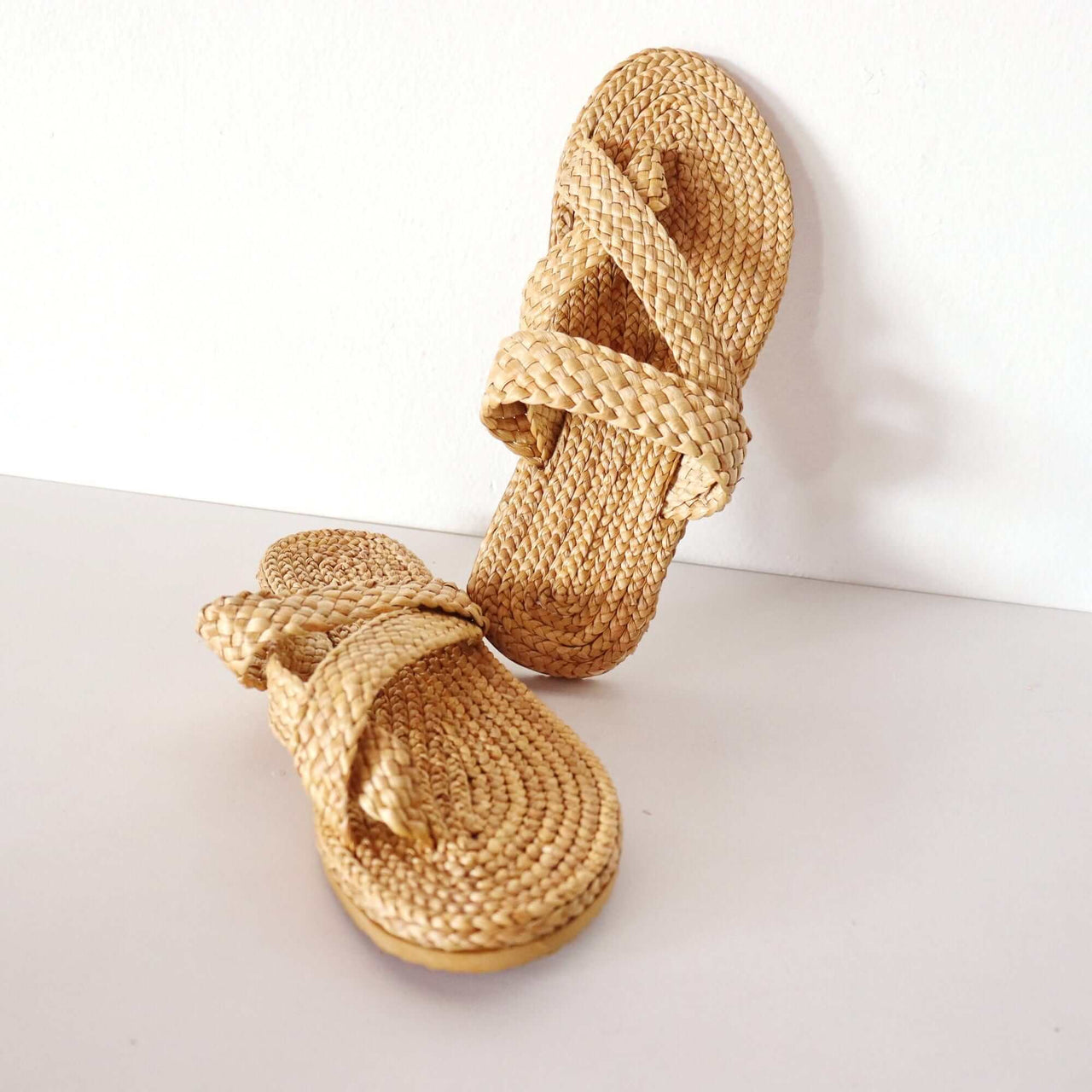 KOD CHA NI PA - Straw Shoe