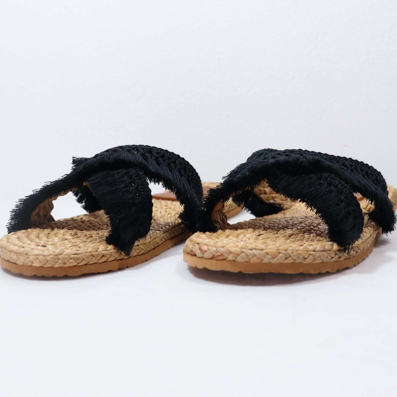 PIN YA - Straw Shoe